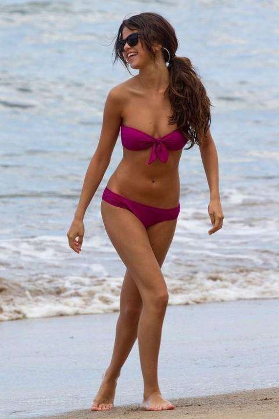 hottest_selena_gomez_bikini_pics