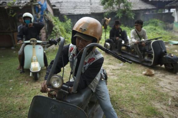 indonesians_ride_the_oddest_motorbikes_ever
