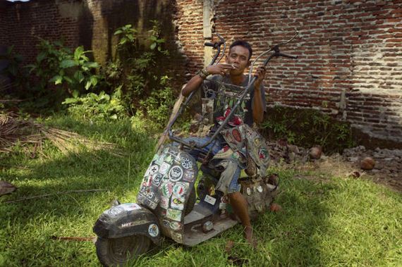indonesians_ride_the_oddest_motorbikes_ever