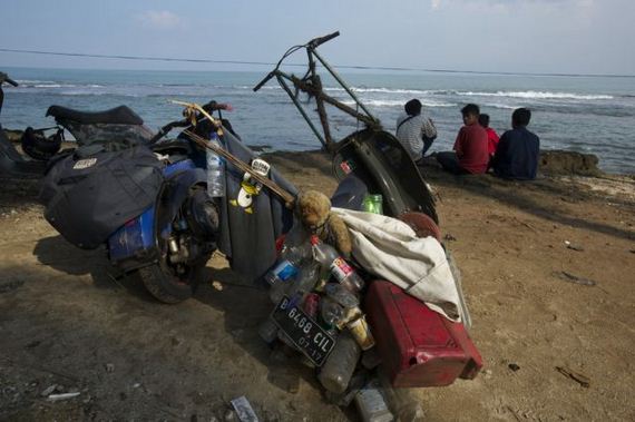 indonesians_ride_the_oddest_motorbikes_ever