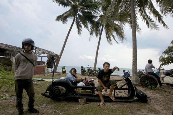 indonesians_ride_the_oddest_motorbikes_ever