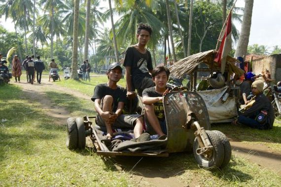 indonesians_ride_the_oddest_motorbikes_ever