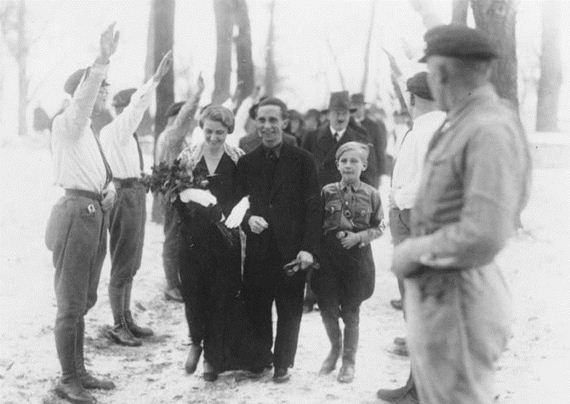 little_pictures_big_history