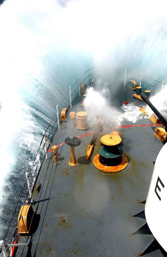 navy_waves_sea