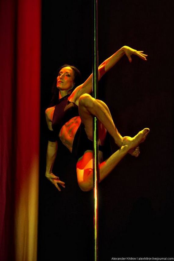 pole-dancers
