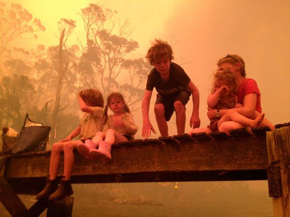 powerful_pictures_of_family_escaping_wildfires_of_australia