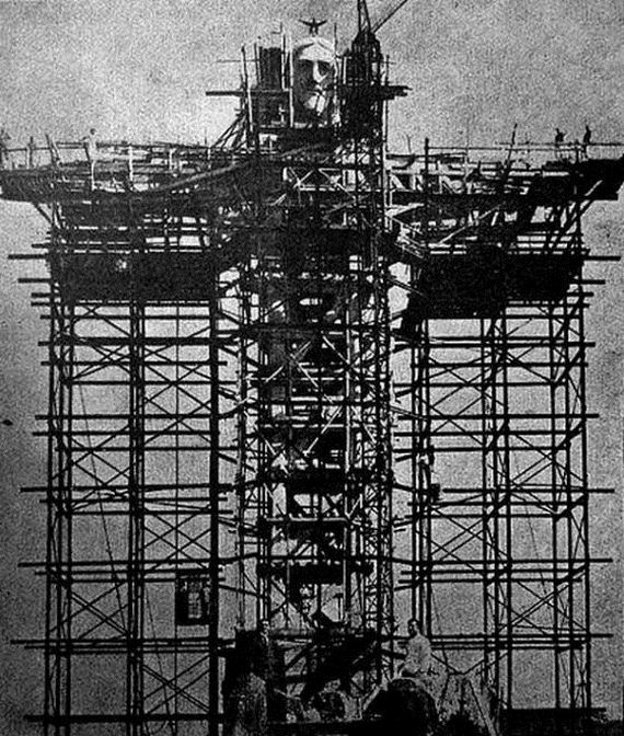 remarkable_photos_of_famous_things_being_built