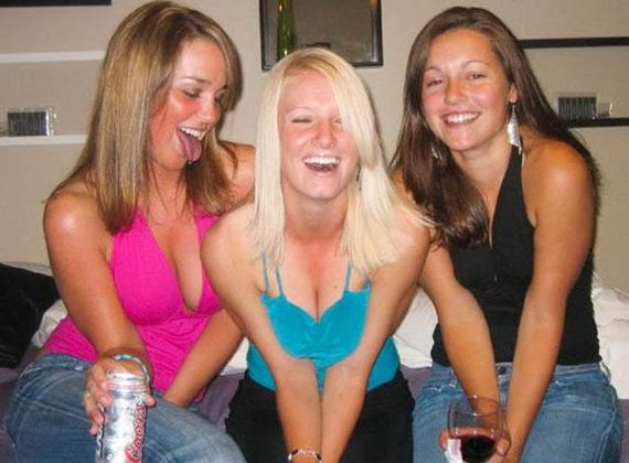 sorority_girls_bust_out_their_cleavage