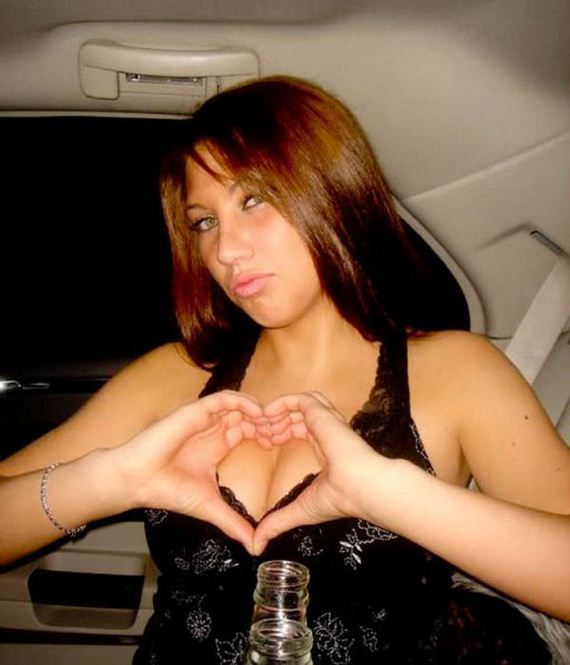 sorority_girls_bust_out_their_cleavage
