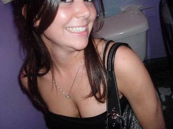 sorority_girls_bust_out_their_cleavage