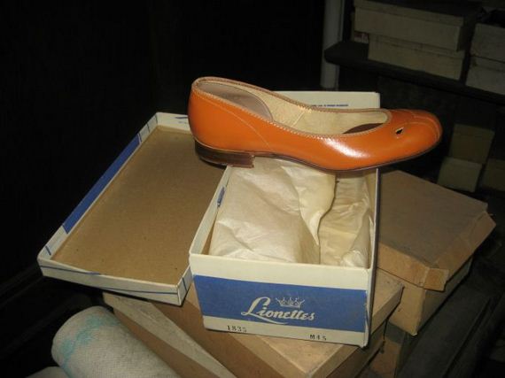 vintage_family_shoe_store