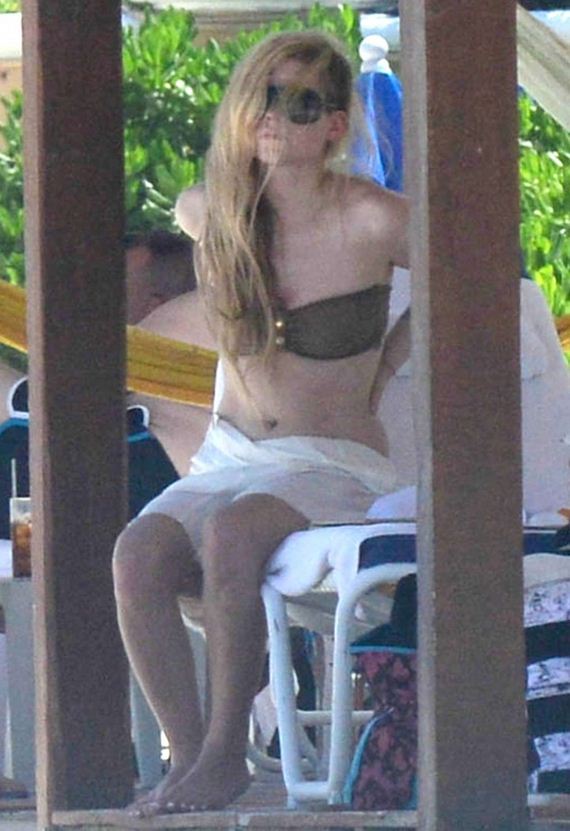 Avril-Lavigne-bikini