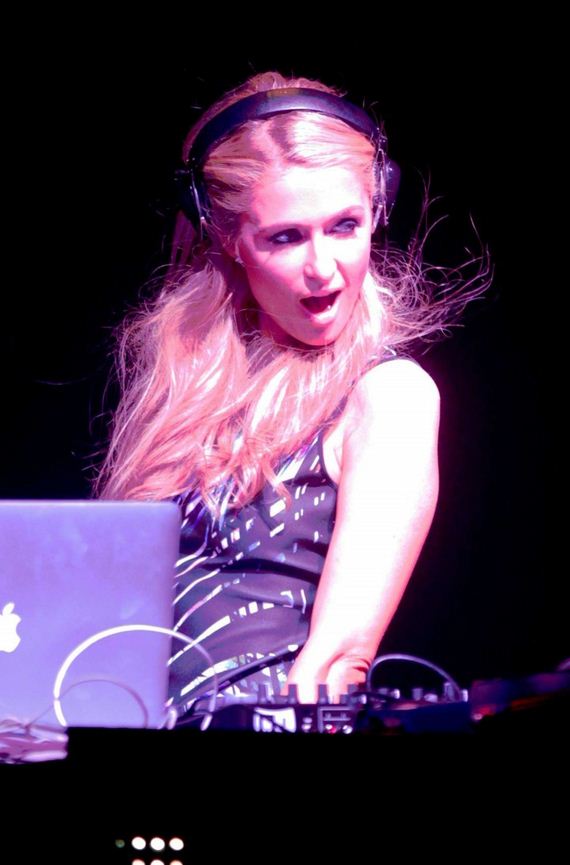 Paris-Hilton---DJ-Set