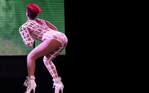 Rihanna-Concert-Widescreen