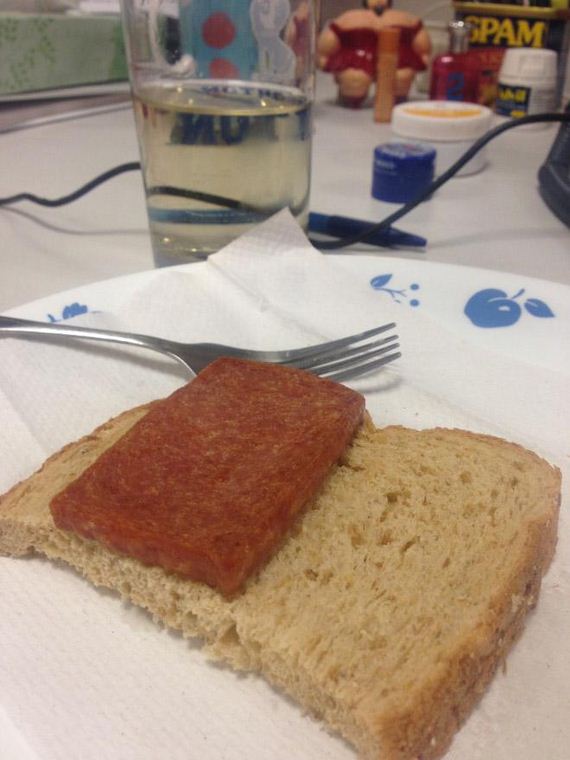 Saddest-Desk-Lunches