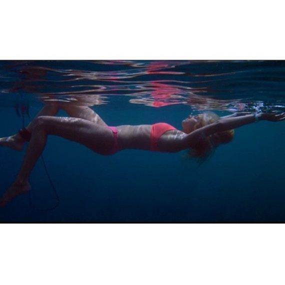 a-under-water-girls