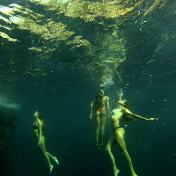 a-under-water-girls