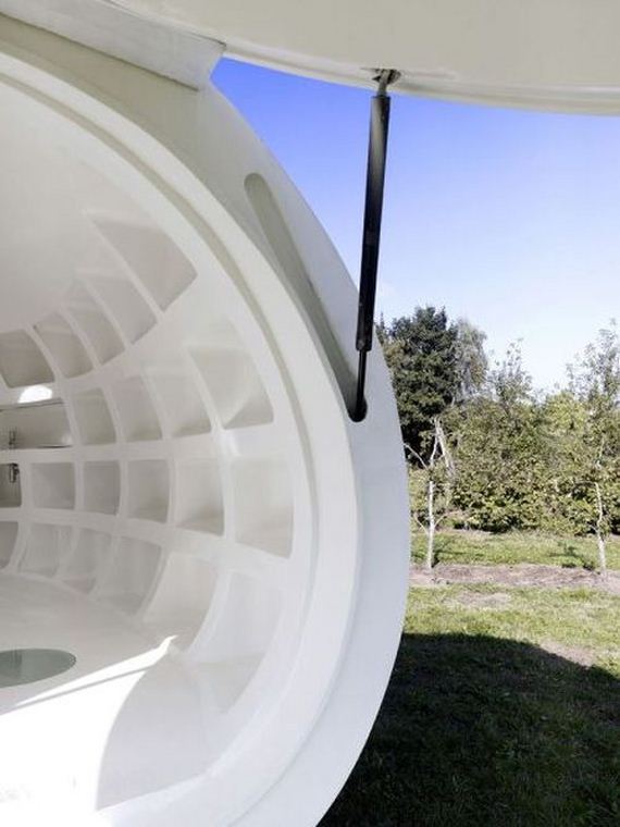 a_stunning_spaceage_spherical_mobile_home