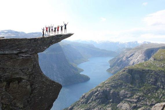 adrenaline_junkies_who_live_life_on_the_edge
