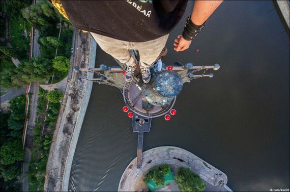 adrenaline_junkies_who_live_life_on_the_edge