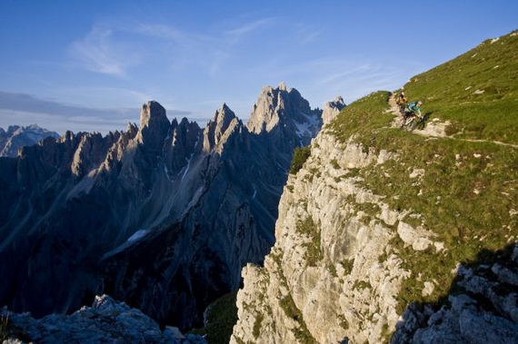 adrenaline_junkies_who_live_life_on_the_edge