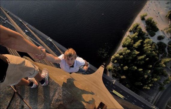 adrenaline_junkies_who_live_life_on_the_edge
