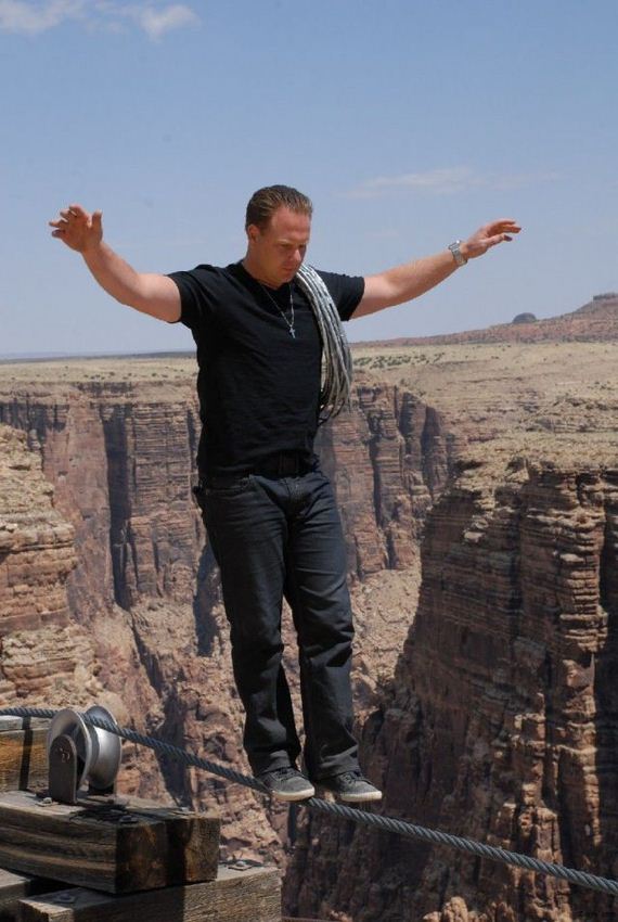 adrenaline_junkies_who_live_life_on_the_edge