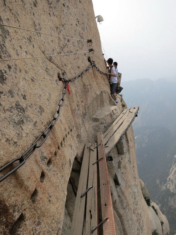 adrenaline_junkies_who_live_life_on_the_edge