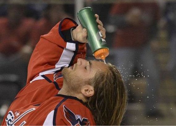an_amusing_collection_of_perfectly_timed_sports_photos