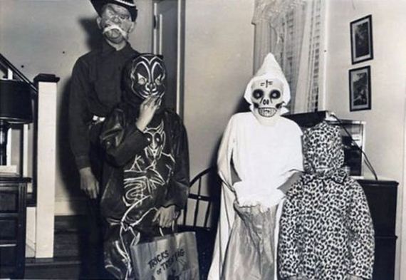 creepy_vintage_halloween_costumes
