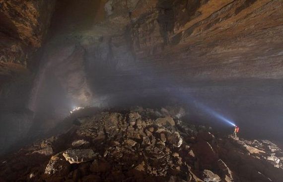 explorers_uncover_an_entire_world_inside_a_cave