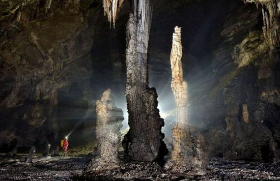explorers_uncover_an_entire_world_inside_a_cave