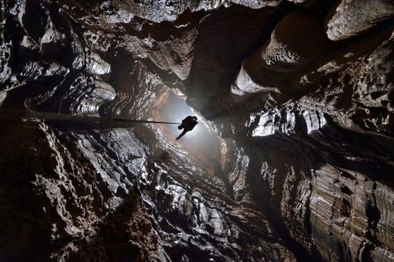 explorers_uncover_an_entire_world_inside_a_cave