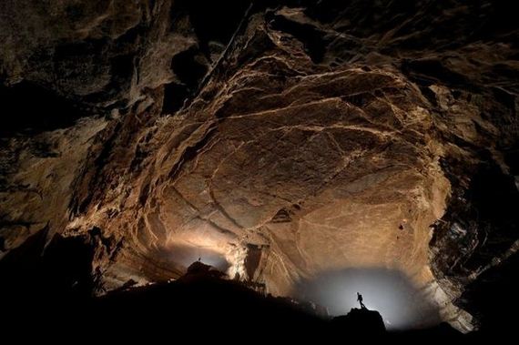 explorers_uncover_an_entire_world_inside_a_cave