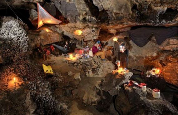 explorers_uncover_an_entire_world_inside_a_cave