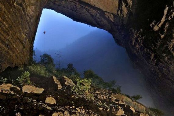 explorers_uncover_an_entire_world_inside_a_cave