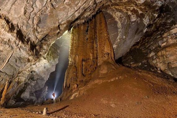 explorers_uncover_an_entire_world_inside_a_cave