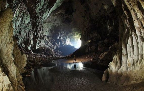 explorers_uncover_an_entire_world_inside_a_cave