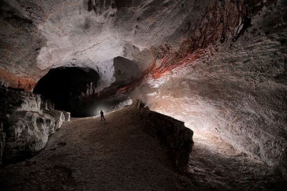 explorers_uncover_an_entire_world_inside_a_cave