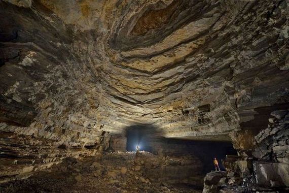 explorers_uncover_an_entire_world_inside_a_cave