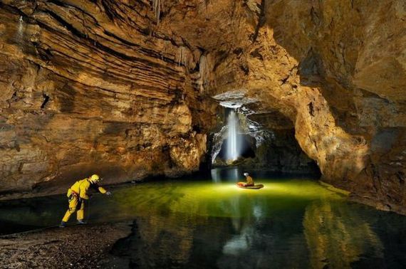 explorers_uncover_an_entire_world_inside_a_cave
