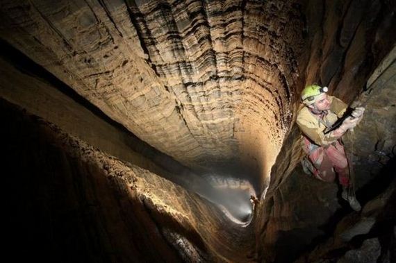 explorers_uncover_an_entire_world_inside_a_cave