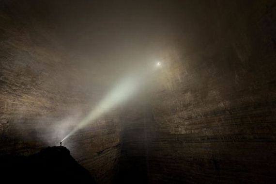 explorers_uncover_an_entire_world_inside_a_cave