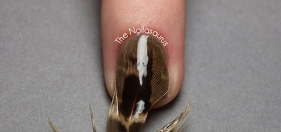 feathers-nail-design-1