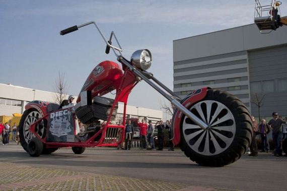 gigantic_motorbike