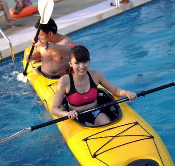 girls_and_kayaking