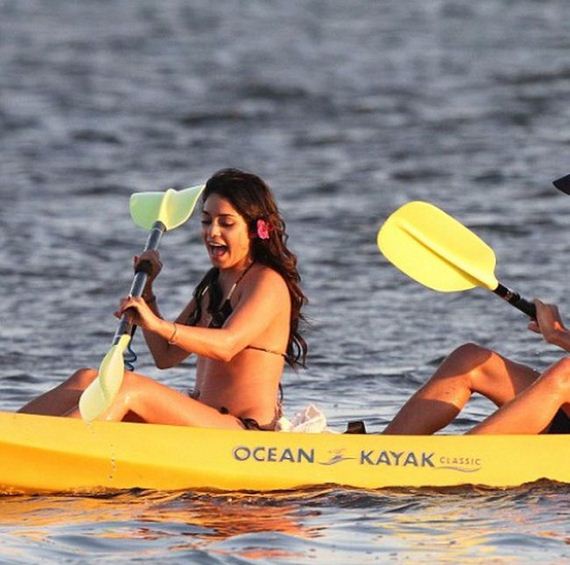 girls_and_kayaking