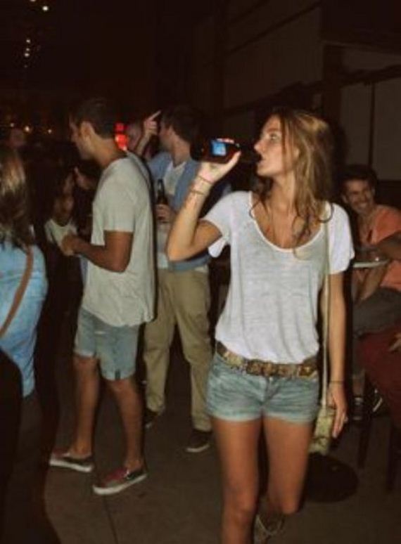 girls_drinking_beer