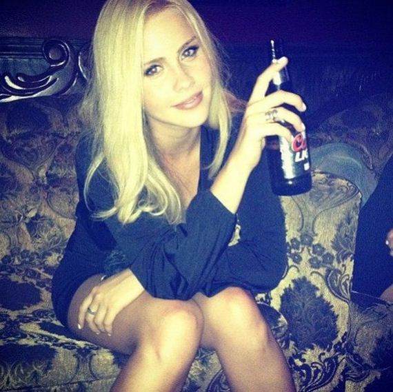 girls_drinking_beer