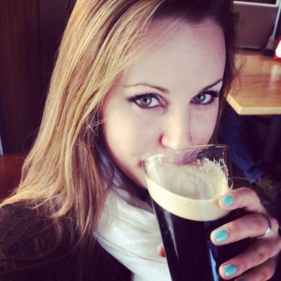 girls_drinking_beer